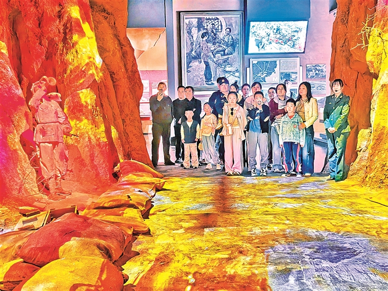 于壮丽史诗中聆听 在巍峨丰碑下感悟